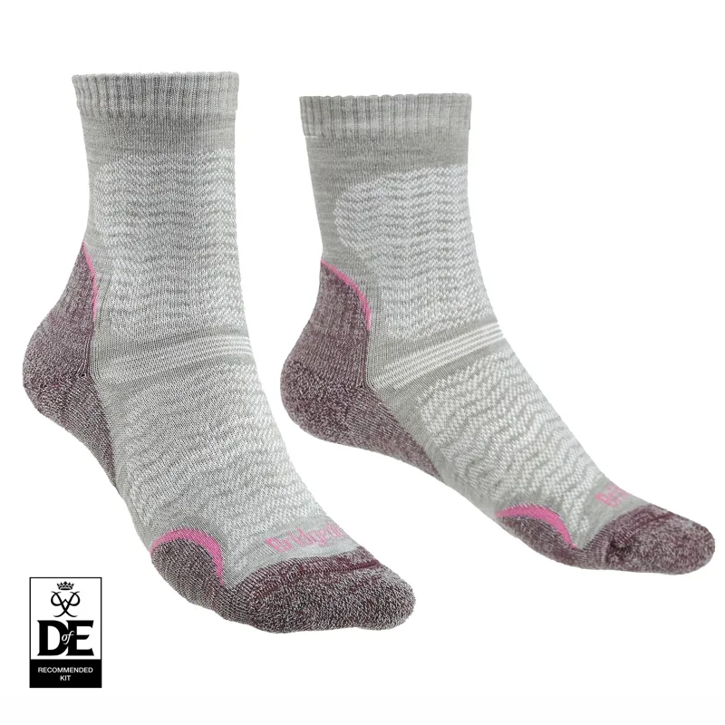 Bridgedale Hike UltraLight T2 Endurance Crew Socks Womens in Aubergine